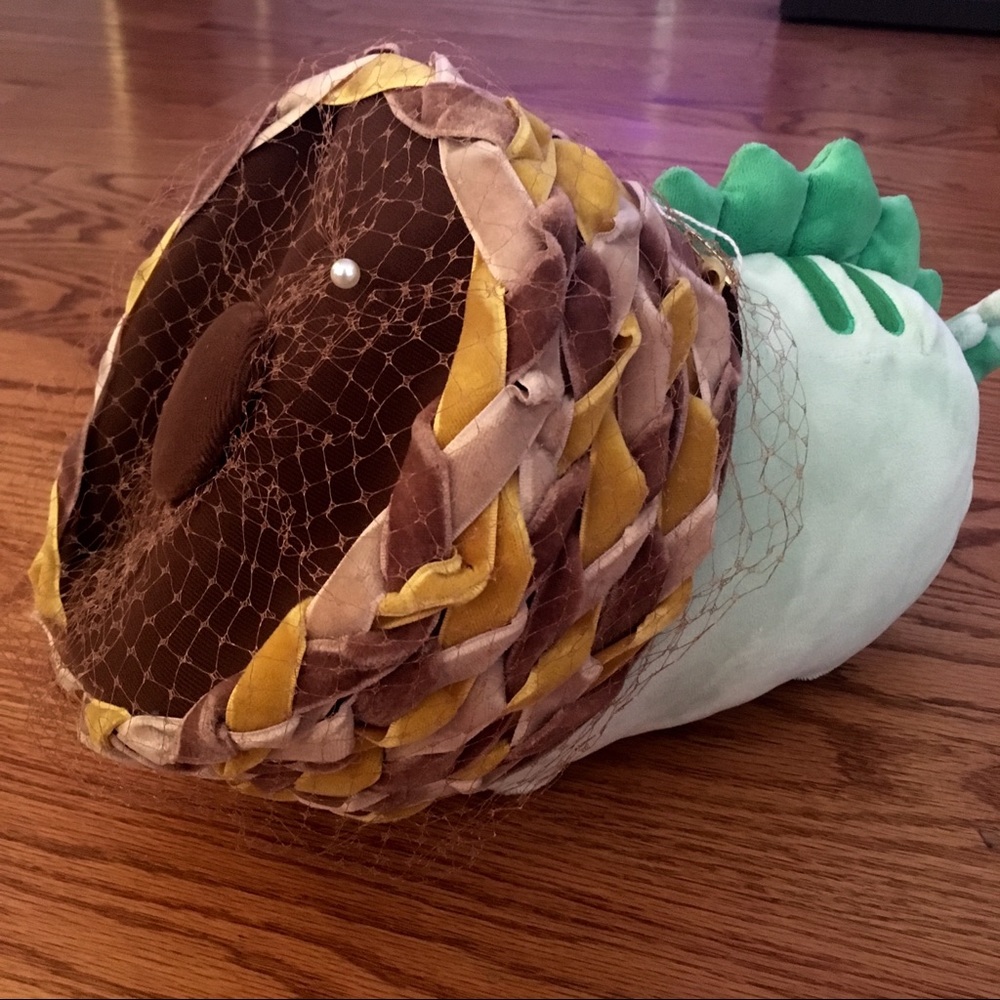 ❣️SOLD❣️Vintage Velvet Woven Hat With Netting - Picture 8 of 8